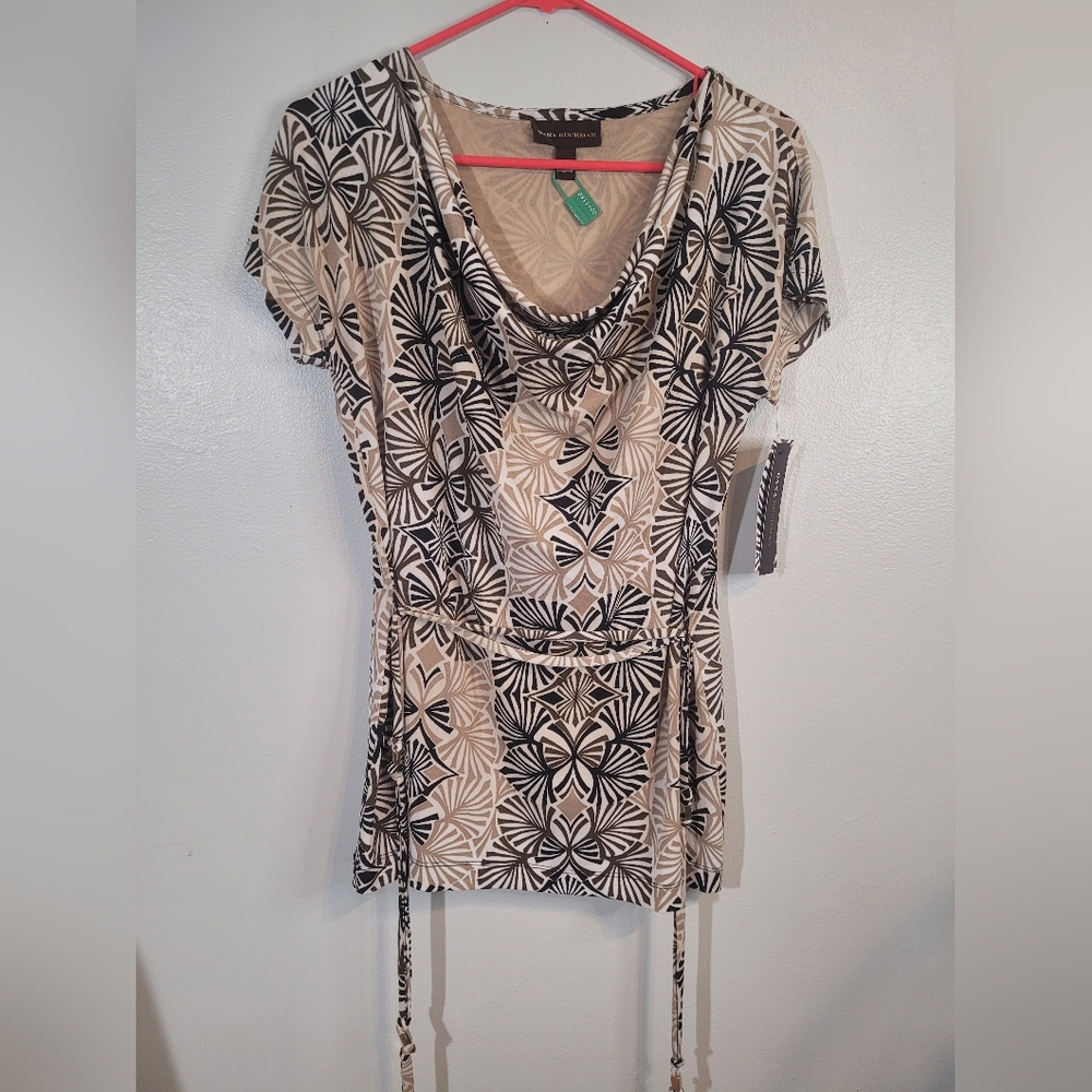 Black and Cream Patterned Top. Dana Buchman Size M.